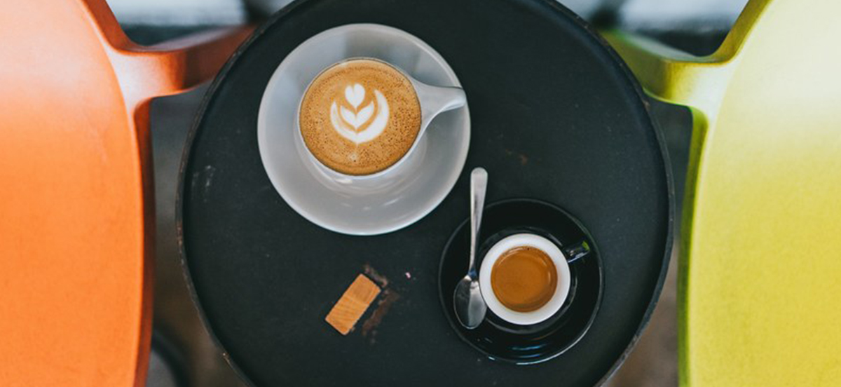 SO MACHEN SIE ZU HAUSE BESSEREN KAFFEE: EINE ANLEITUNG FÜR ANFÄNGER